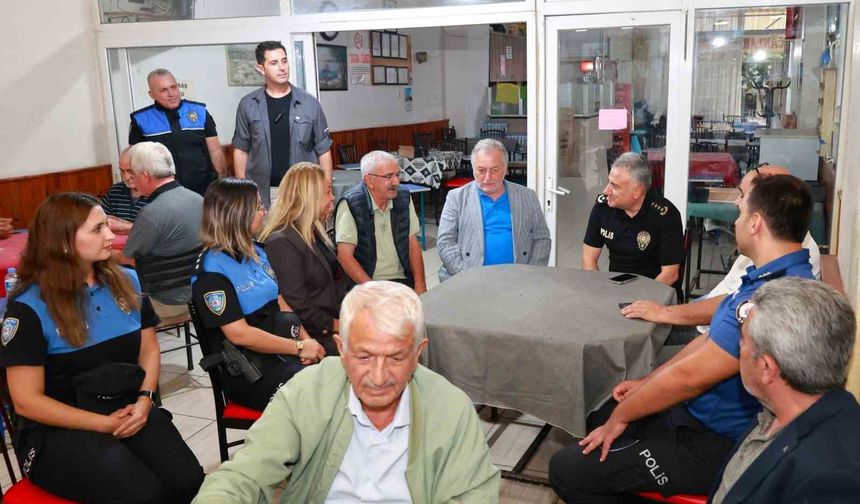 Mersin polisi vatandaşlarla iç içe