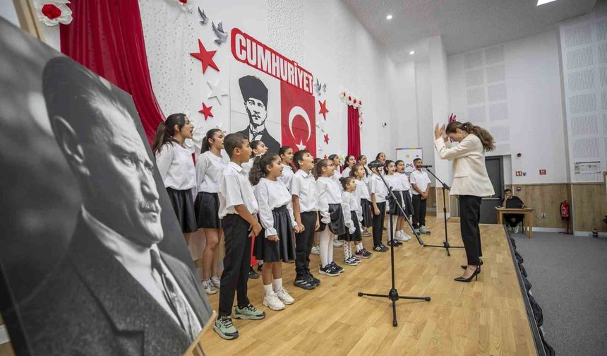 Mersin'de çocuklar Cumhuriyetin 103. yılını coşkuyla kutladı