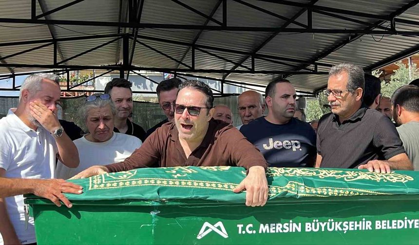 Şarkıcı Atilla Taş'ın kızı gözyaşları arasında toprağa verildi