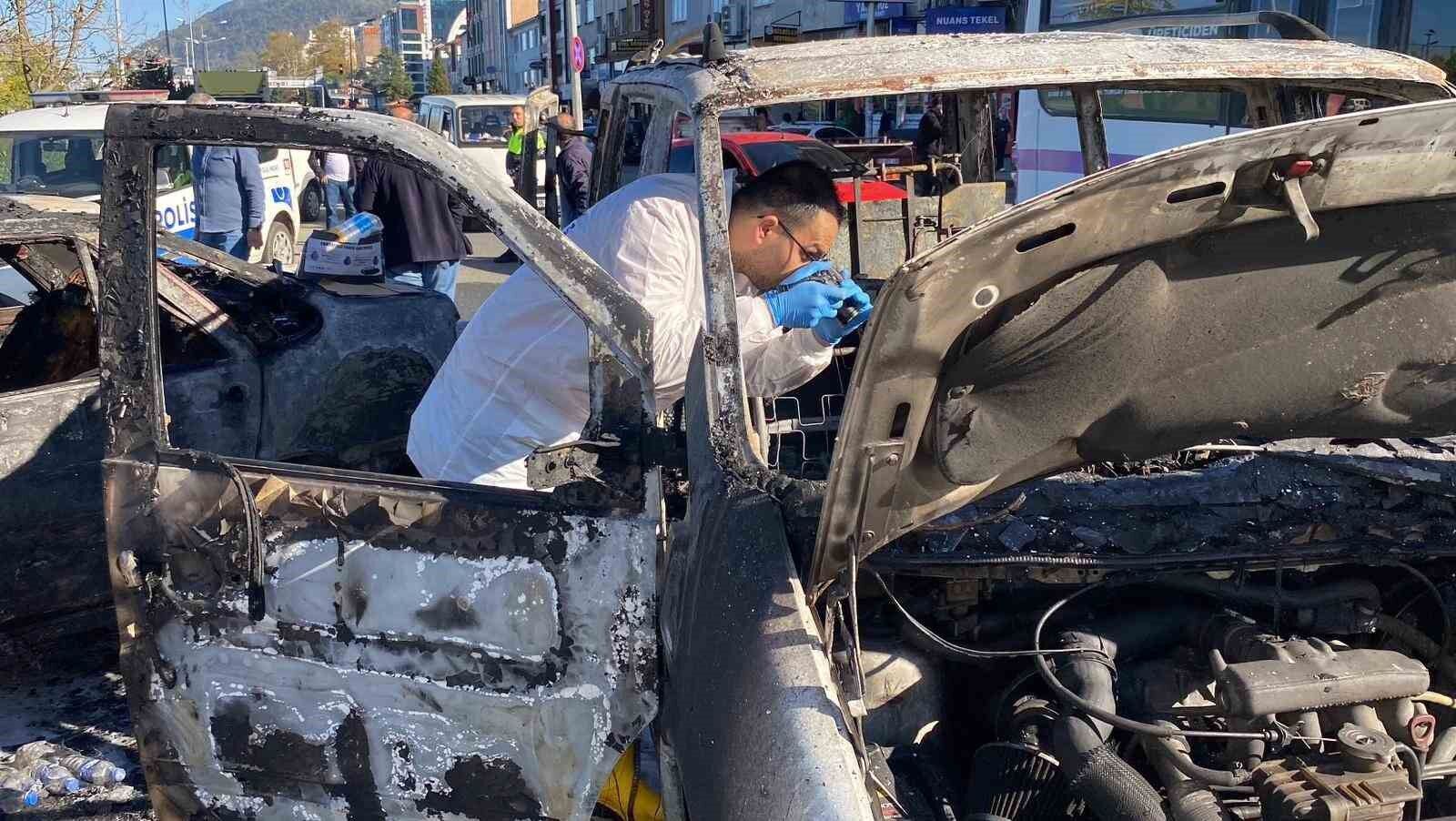 Hopa'da minibüs yangını korkuttu