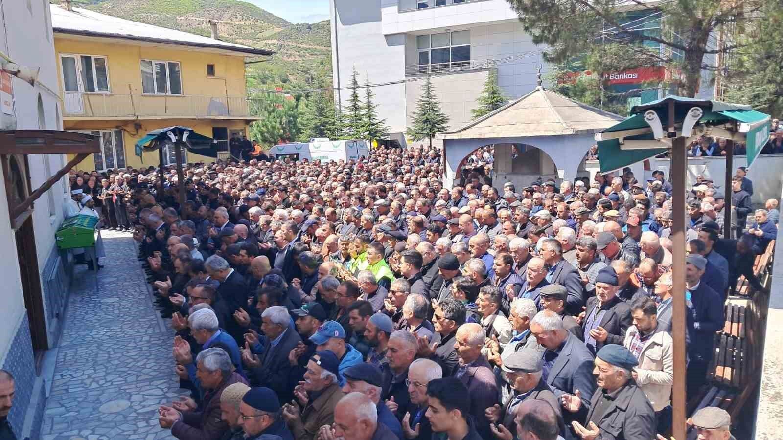 Artvin'de 4 ay sonra çığ altından çıkartılan Bülent Gezer son yolculuğuna uğurlandı