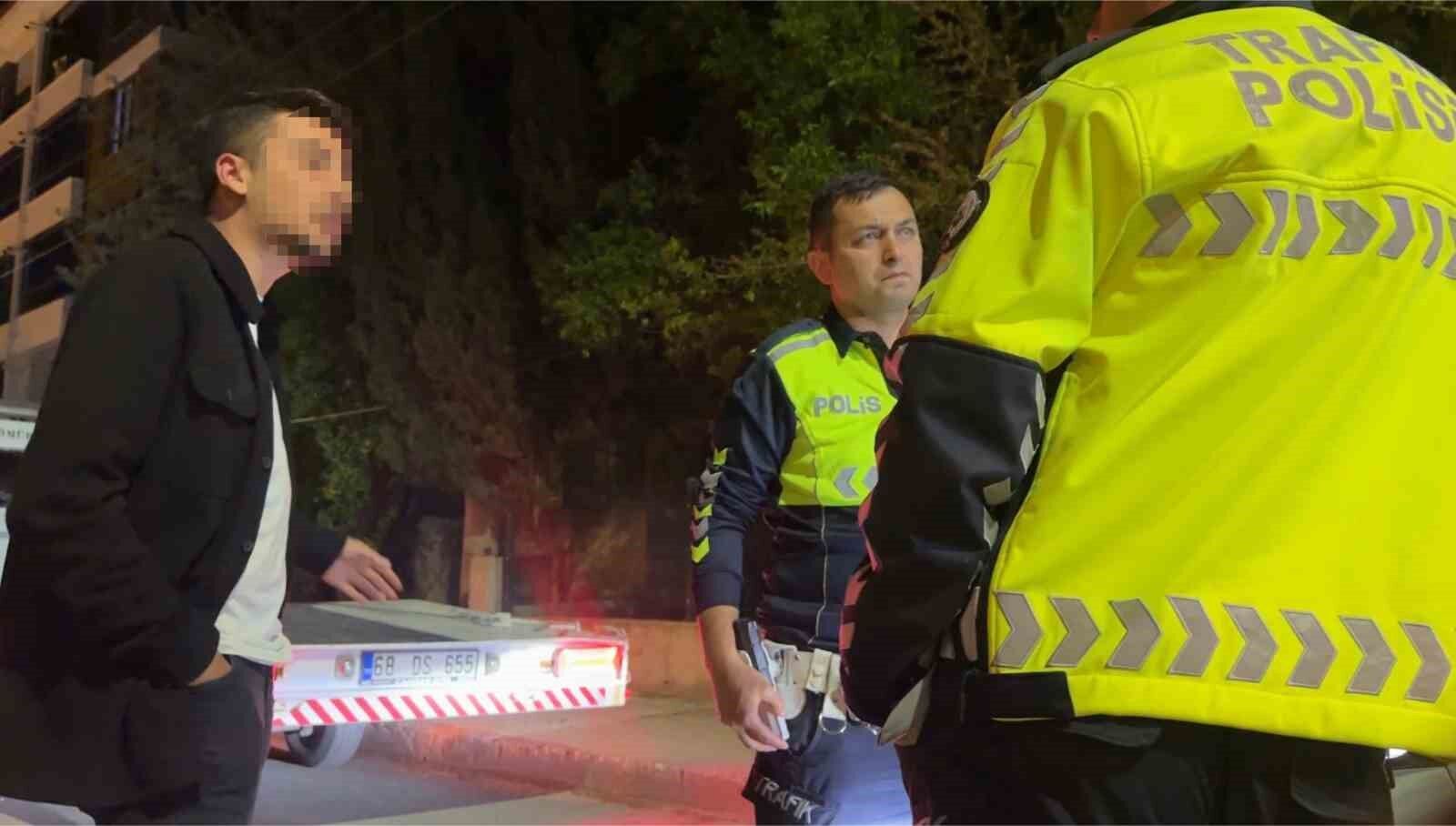 Dur ihtarına uymayan alkollü sürücünün polisi ikna çabaları sonuç vermedi