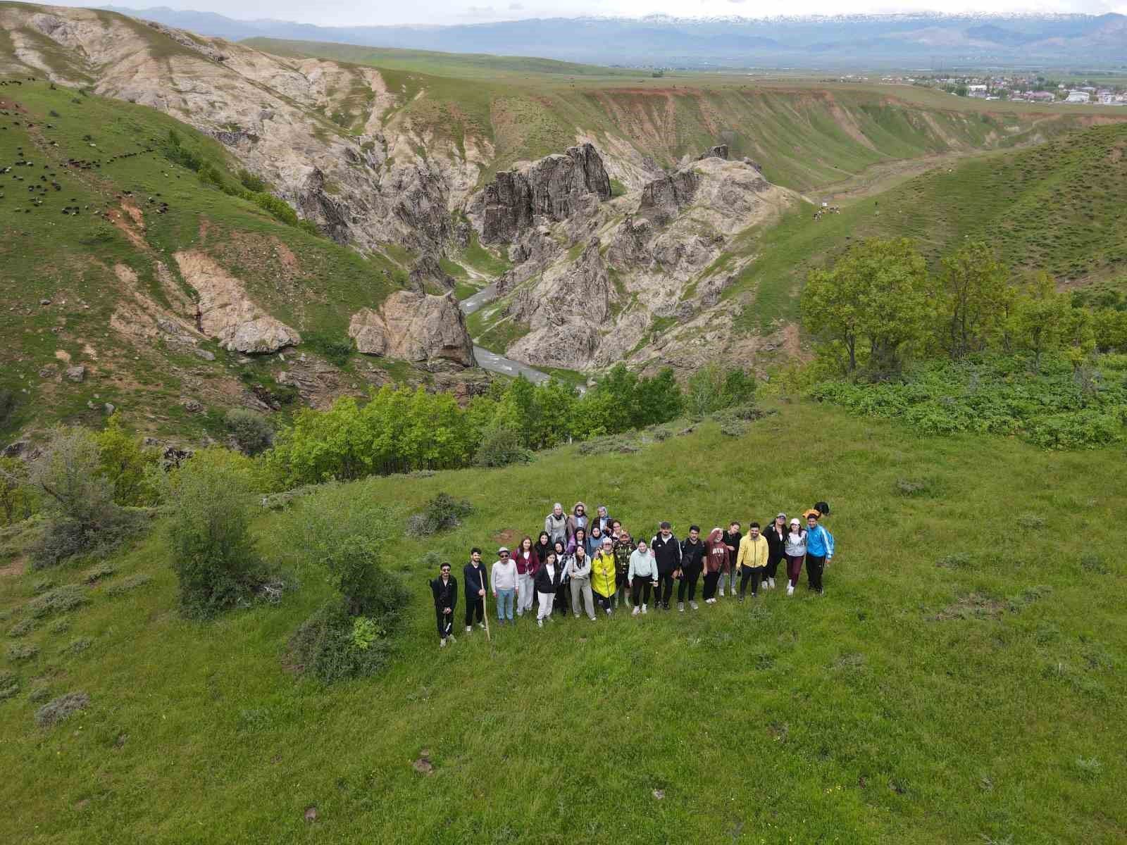 Öğrenciler Kızılağaç Kanyonu'nda doğa yürüyüşü yaptı