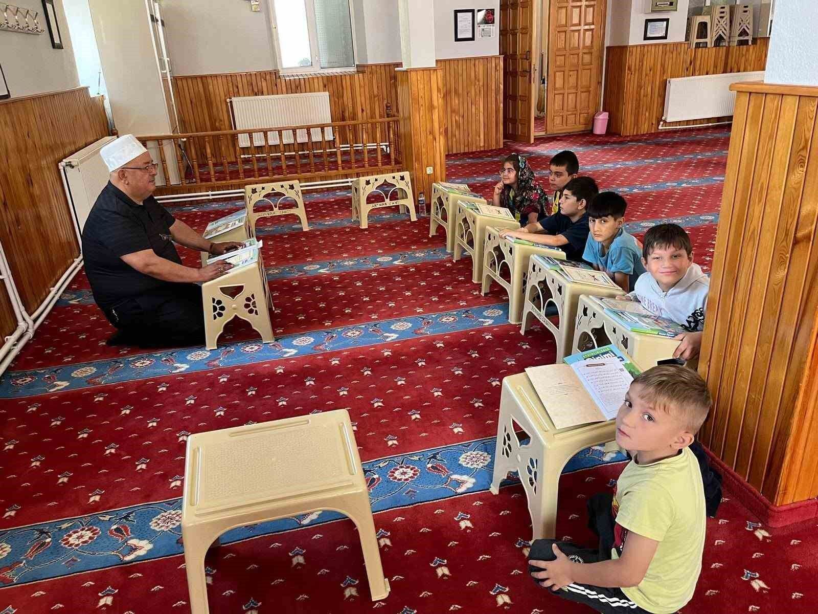 Emet'te Yaz Kur'an Kurslarına yoğun ilgi