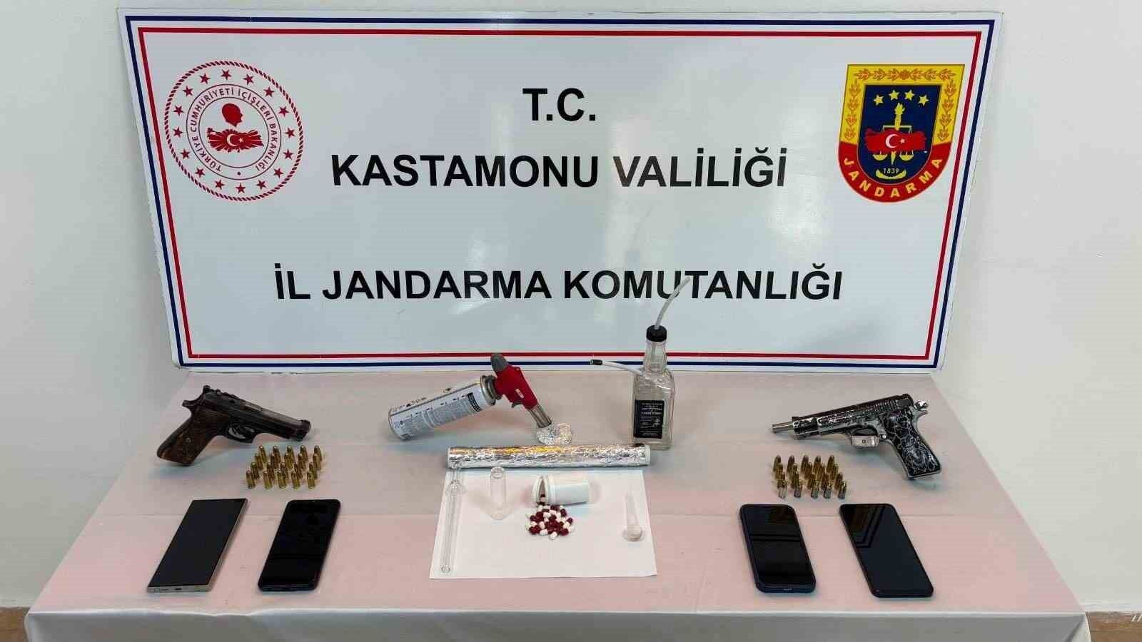Kastamonu'da uyuşturucu operasyonlarında yakalanan 3 şüpheli tutuklandı