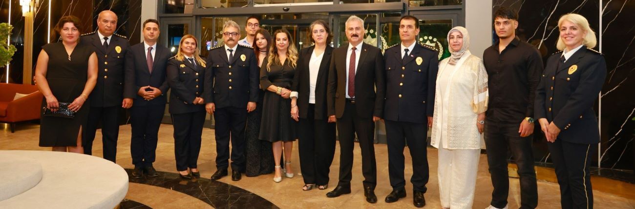 Mersin Emniyet Müdürü Aktaş, terfi eden 5 müdür ve aileleriyle bir araya geldi