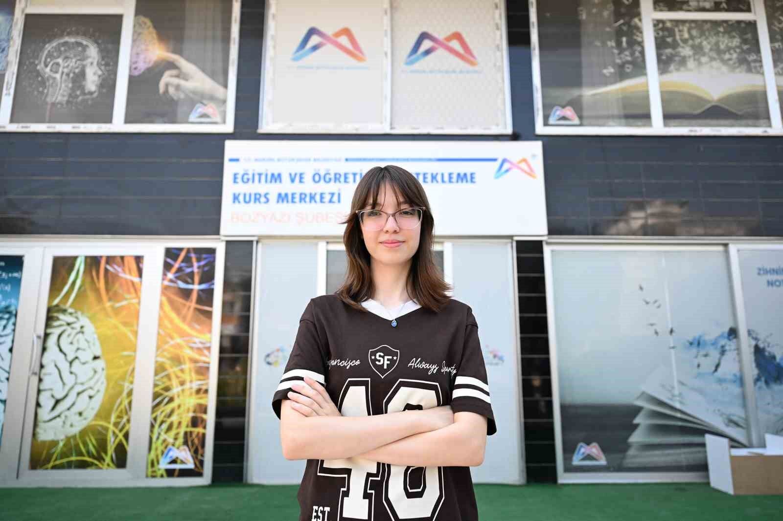 Mersin Büyükşehir Belediyesinin Kurs Merkezi ile önce liseyi ardından üniversiteyi kazandı