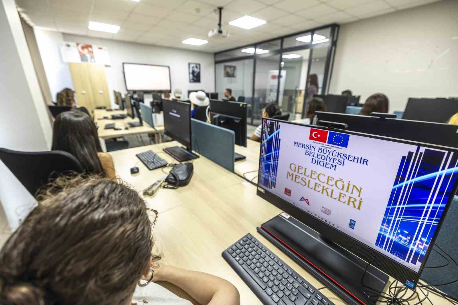 Mersin'de gençlere ücretsiz yazılım eğitimi