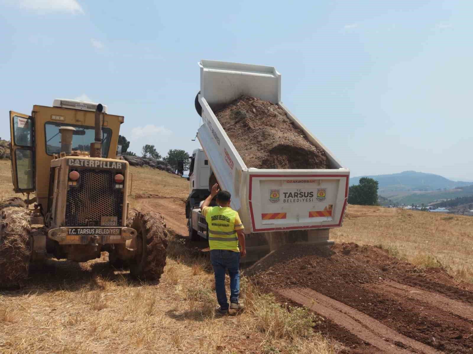 Tarsus'ta kırsal mahallelerin yolları yenileniyor