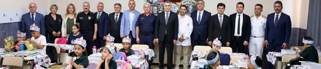 Mersin’de İlk Zil Vali Toros’tan: İlköğretim Haftası Coşkuyla Başladı