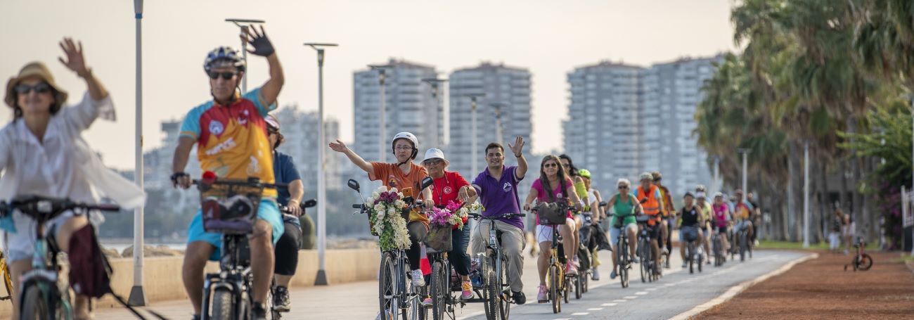 Mersin'de bisikletseverler güvenli sürüş için pedal çevirdi