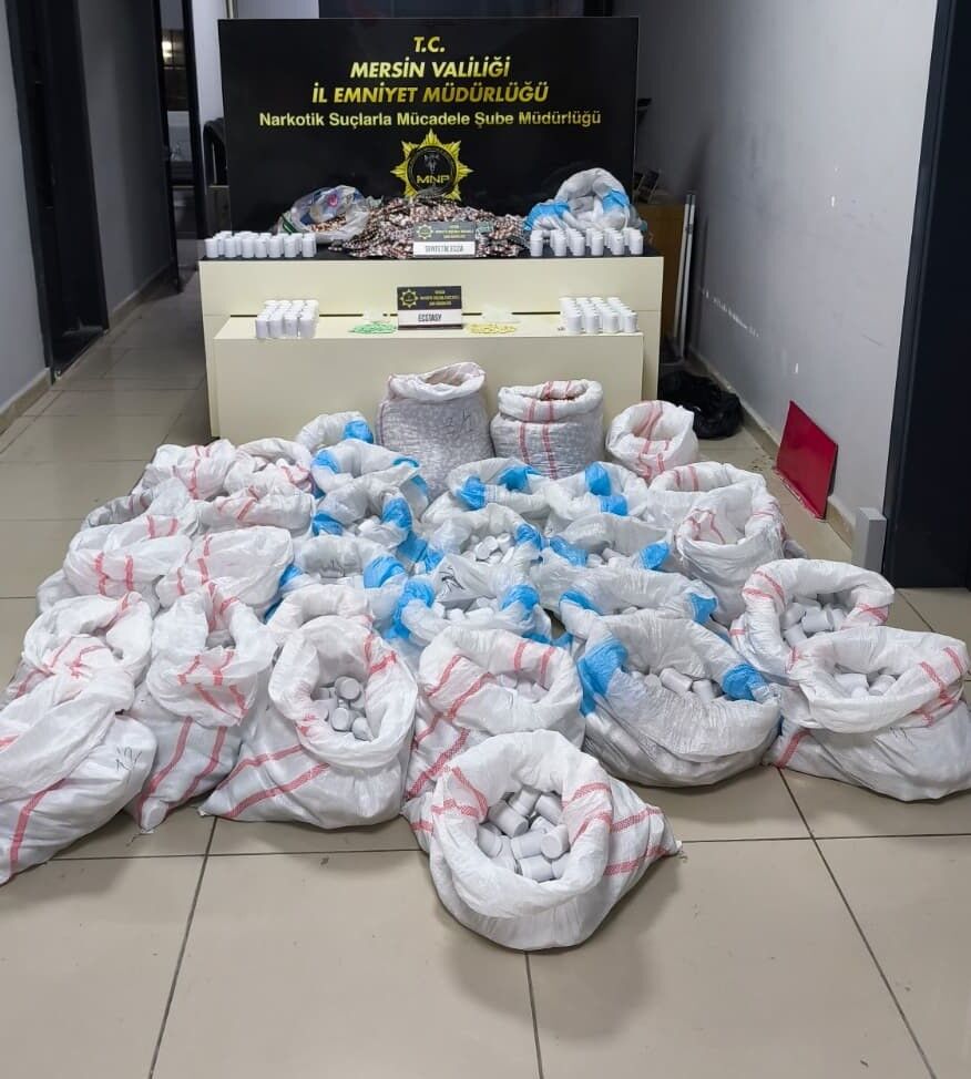 Şehir Hastanesi Otoparkında Uyuşturucu Operasyonu : 256 Bin 900 Sentetik Hap