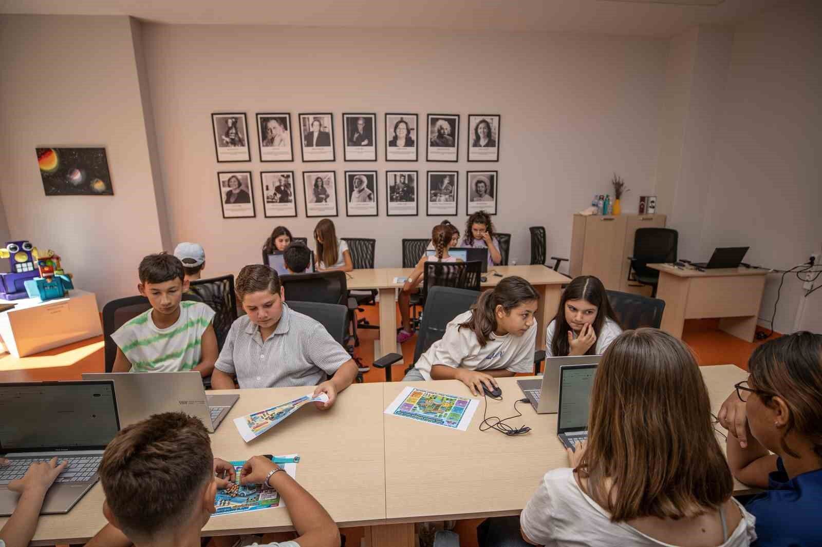 Mersin'de çocuklar yapay zekayla geleceği tasarlıyor