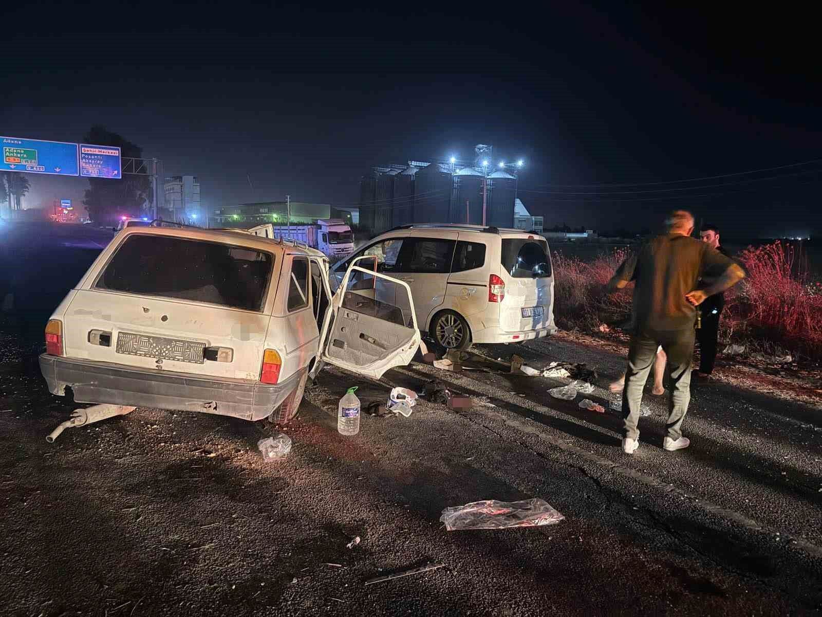 Tarsus'ta otomobil karşı şeride geçti: 1 çocuk öldü, 6 yaralı