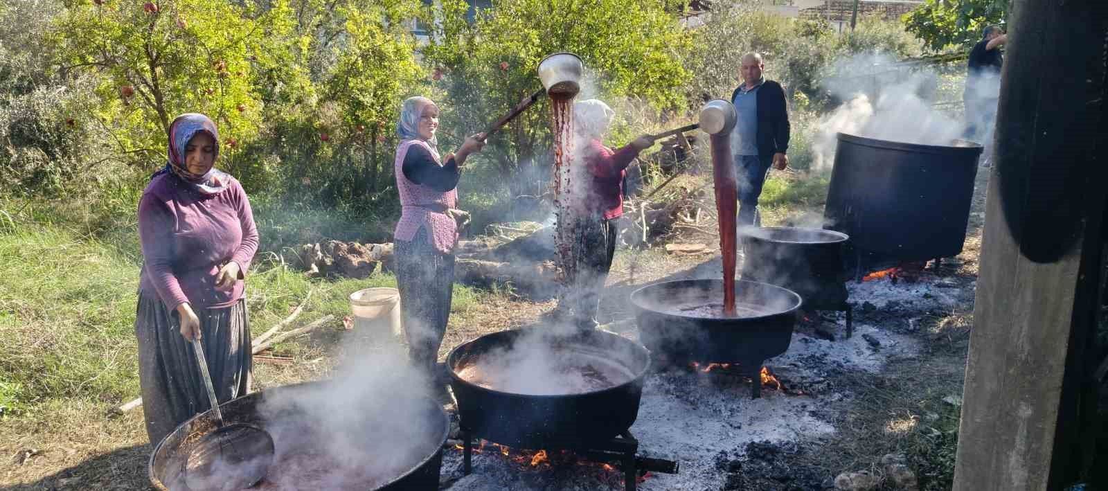 Mersin'de kazanlar kuruldu, Yörüklerin nar ekşisi mesaisi başladı