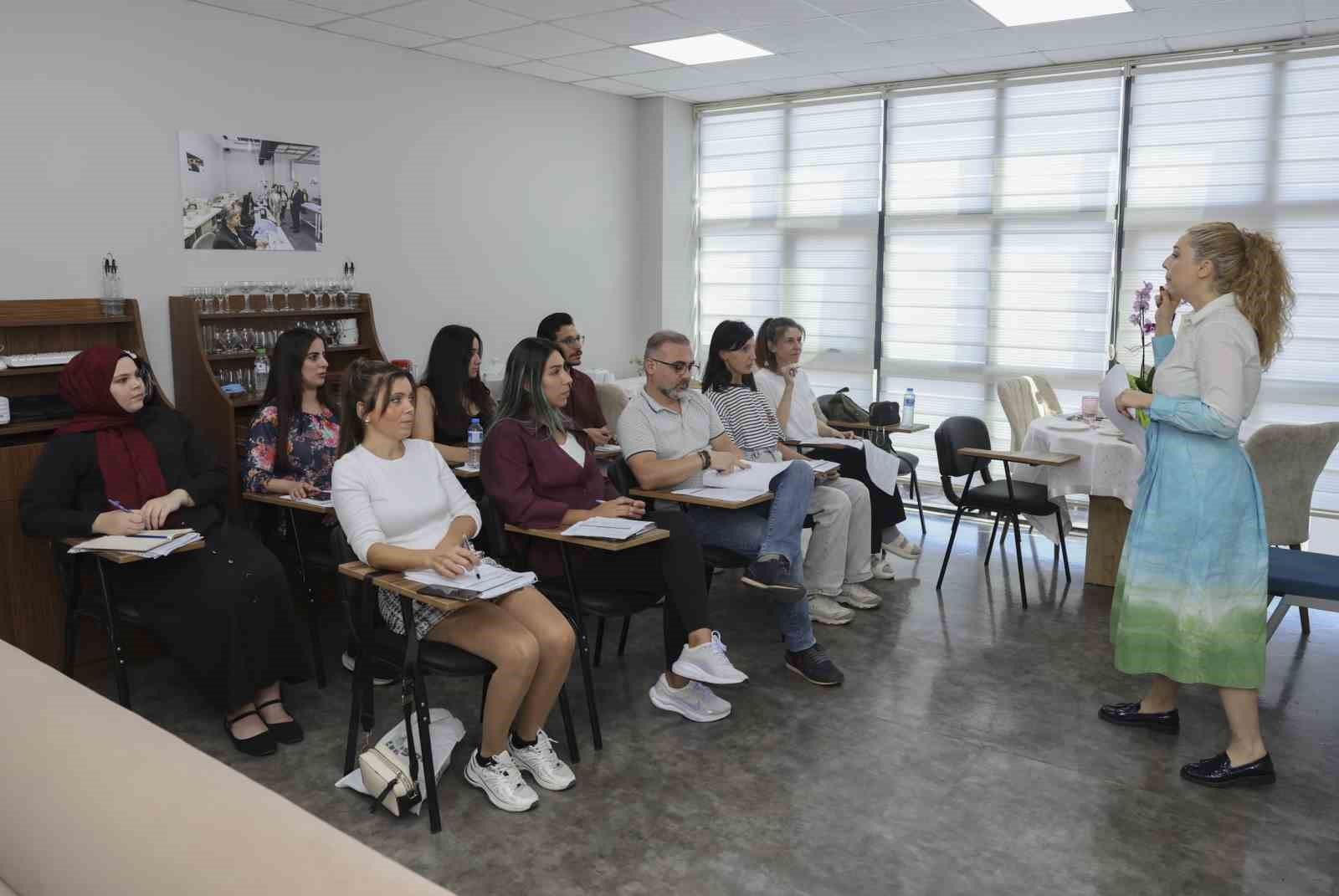 Mersin'de MERCEK kurslarıyla turizm sektörüne nitelikli personel yetiştiriliyor