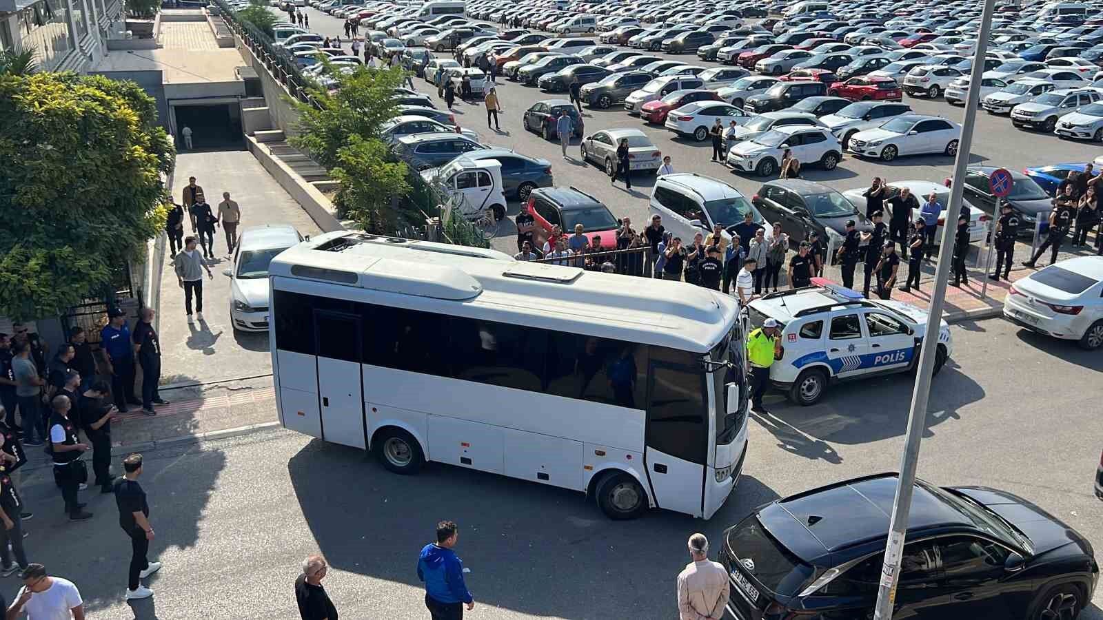 Mersin'deki operasyonda tutuklanan Vahap Seçer'inde aralarında olduğu 34 şüpheli cezaevine gönderildi