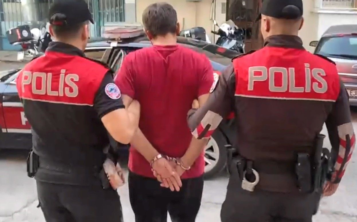 Torbacı yakalandı, deste deste para ele geçirildi