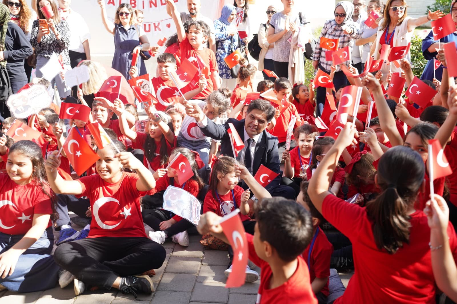 103. Yılında Mersin’de Çocuklardan Unutulmaz Kutlama