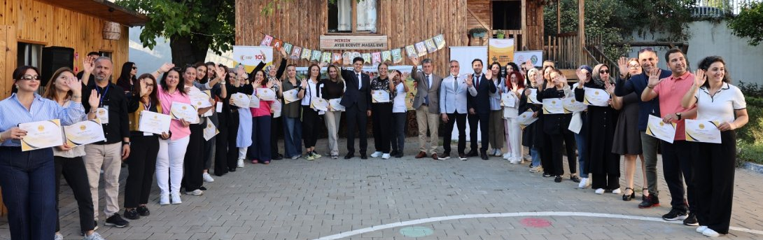 Maarifin Kalbinde Oyun İçin Öğretmenler Sahnede