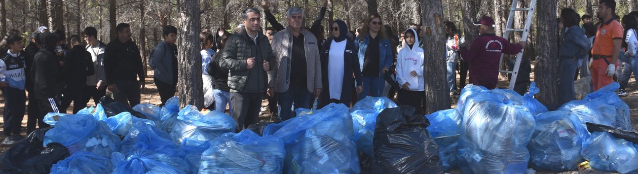 Mersin’de öğrencilerden orman temizliği