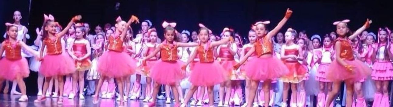Minik dansçılar sahnede göz doldurdu