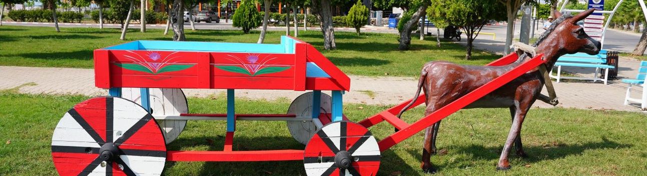 Erdemli’de atık malzemelerle park ve bahçelere estetik dokunuş