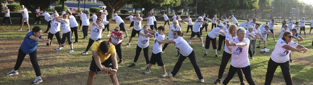 Mersin’de sabah sporları deniz kenarında yoğun ilgiyle devam ediyor