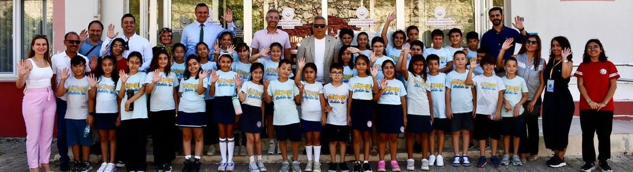 Öğrenciler, huzurevi sakinlerinin gönlüne dokundu