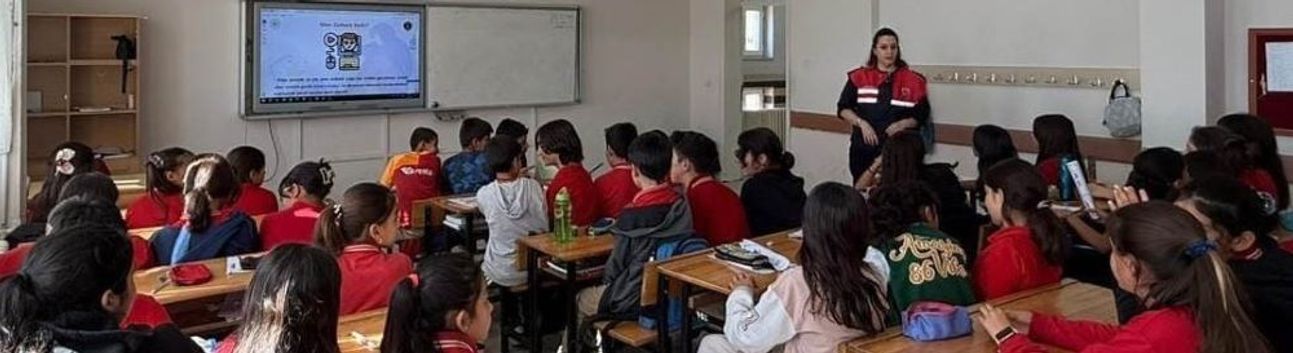 Mersin’de jandarmadan öğrencilere siber farkındalık semineri