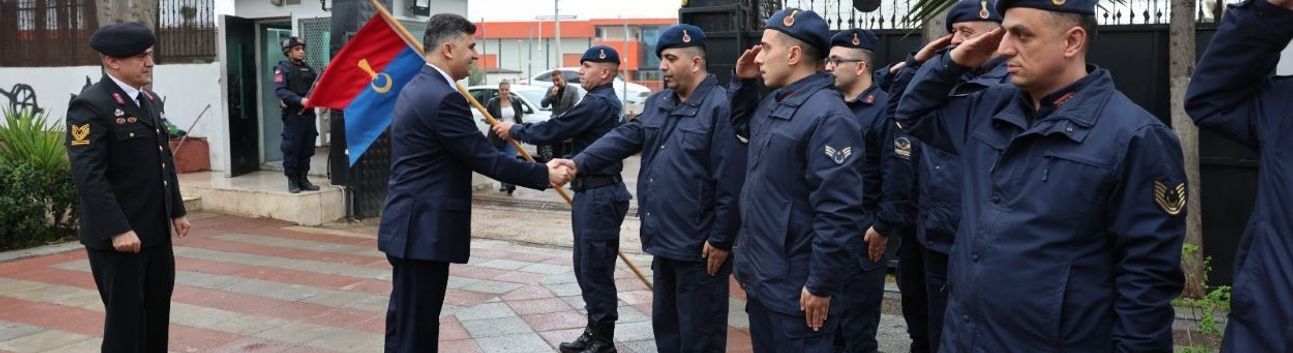 Şener, bayramda görev başındakileri ve şehit ailelerini unutmadı