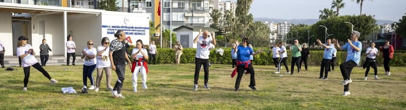 Mersin sahilinde sabah sporu buluşmaları yoğun ilgi görüyor