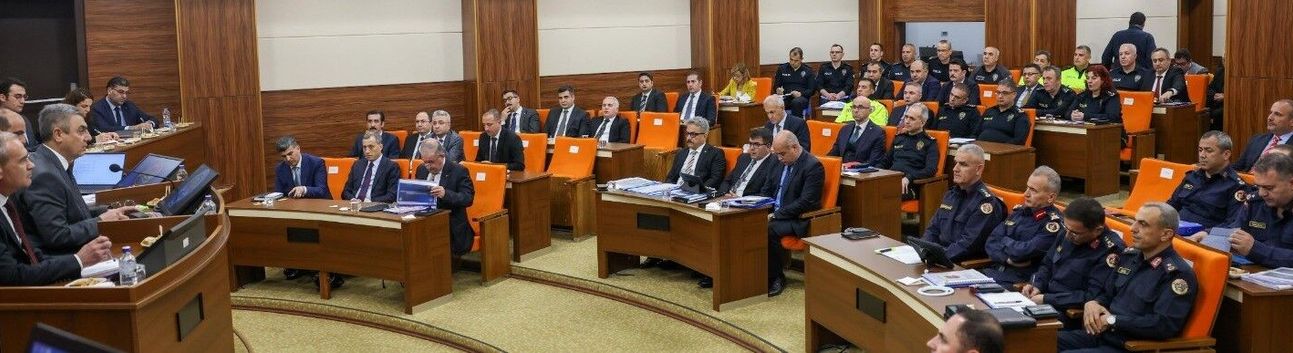 Vali Toros: 'Mersin'in huzurunu bozmak isteyenlere geçit yok'