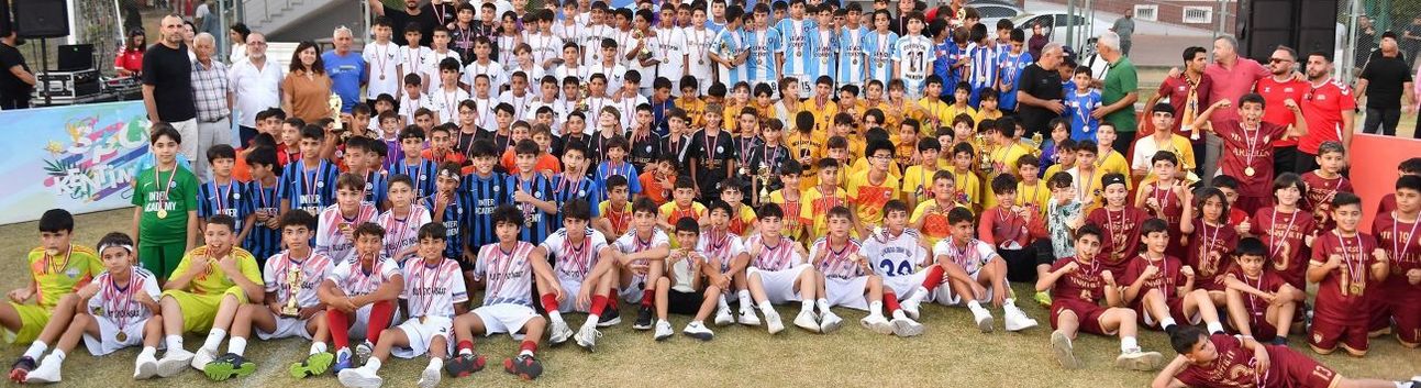 Mersin'de minik futbolcuların şenlik heyecanı sona erdi